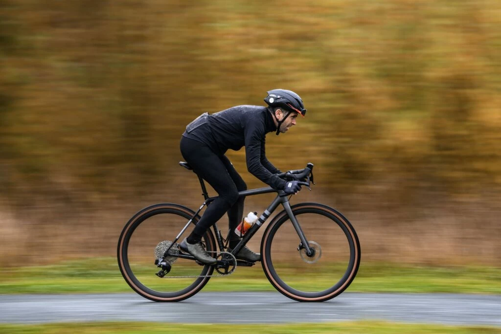 Équipement Textile cycliste Soldes -Équipement Textile cycliste Soldes BikeCafe TextileAH21 Specialized VesteSLRainLogo 1024x683 1